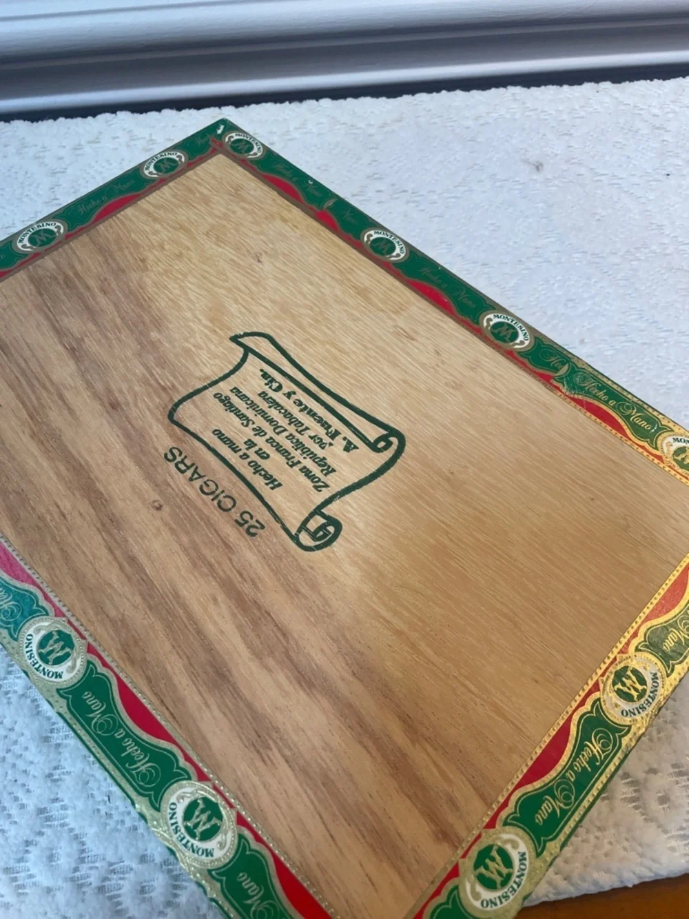 Vintage Montesino cigar  Box -Dominican republic